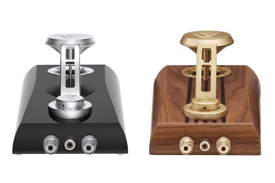 Fyne Audio SuperTrax có hai tùy chọn: Đen bóng/ Bạc và Gỗ óc chó/ Gold.