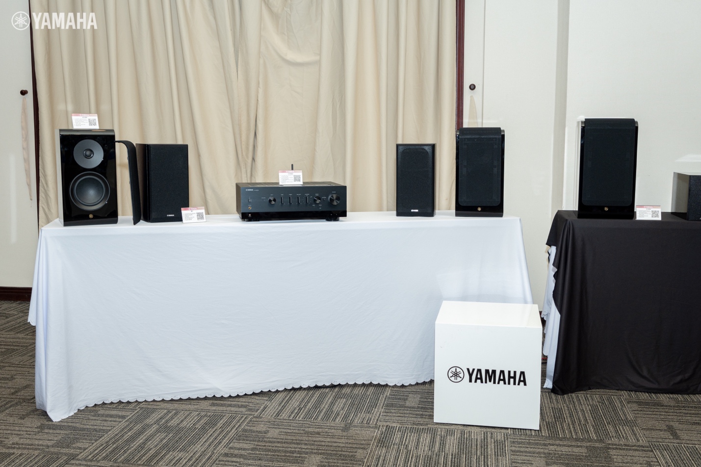 Hệ thống âm thanh Hi-Fi Yamaha với network receiver và loa bookshelf