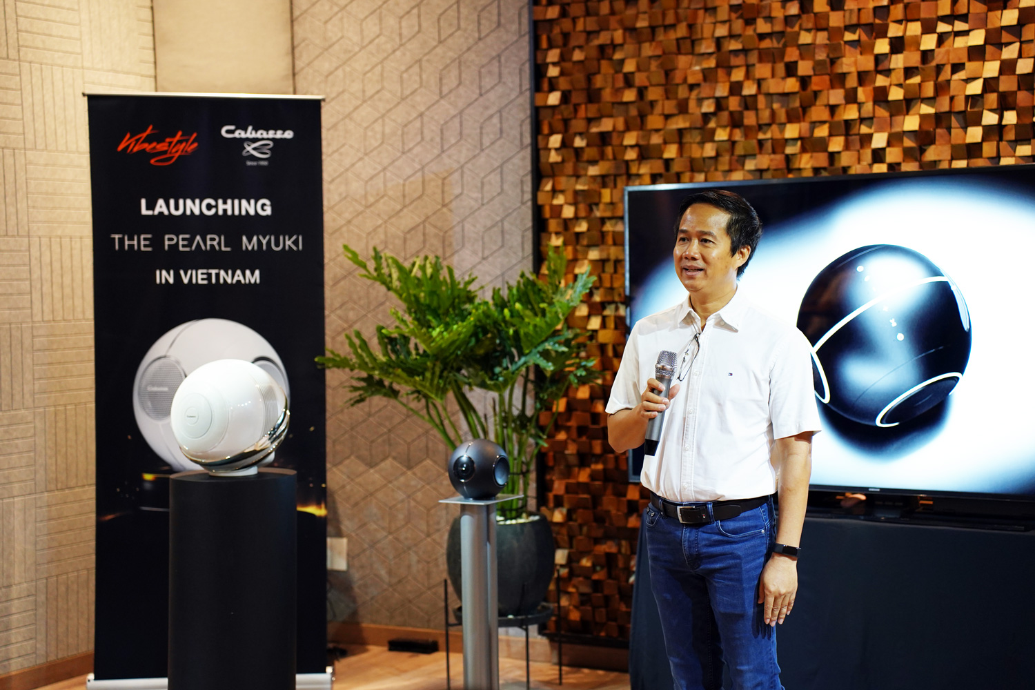 Ông Nguyễn Tuấn Sinh - Đại diện Nguyễn Audio phát biểu chia sẻ về thương hiệu mới VibeStyle.