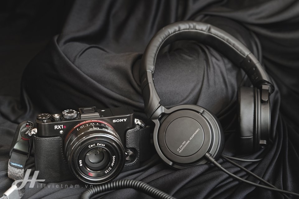 Đang tải tinhte_beyerdynamic_DT_240_Pro.jpg…