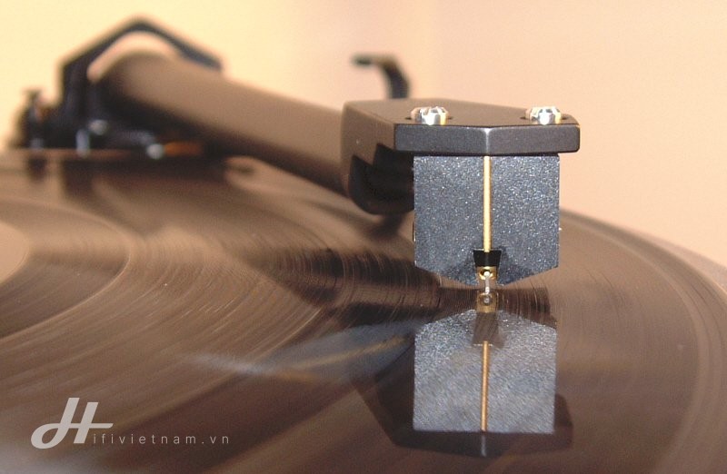 Đang tải tinhte_vinyl_azimuth.jpg…