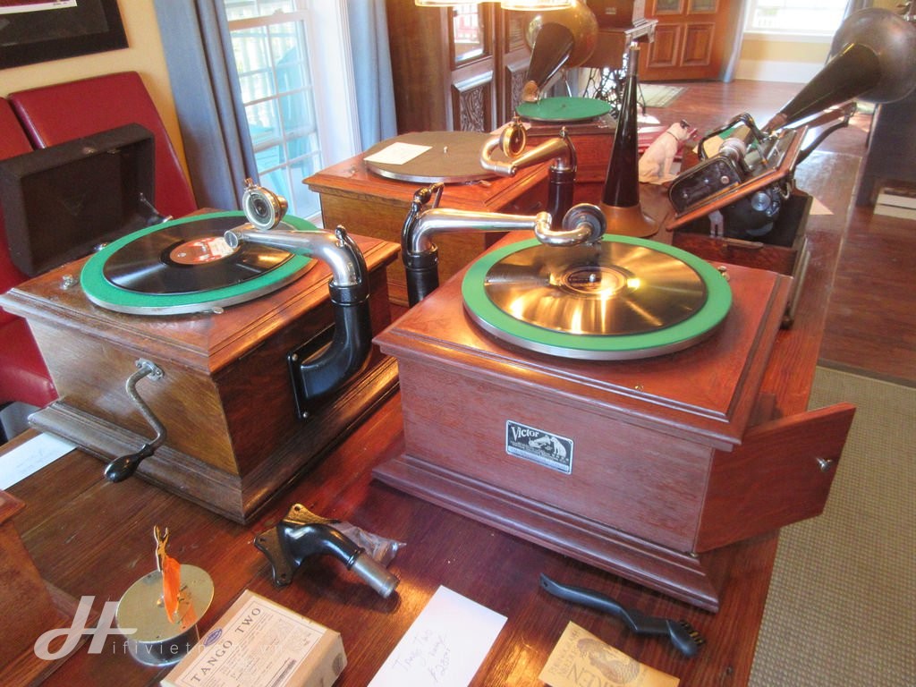 Đang tải tinhte_78rpm_phonograph_2.jpg…