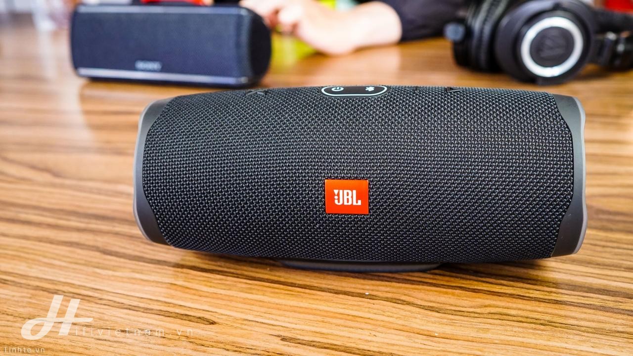 Đang tải tinhte_jbl_charge_4_review (9).jpg…