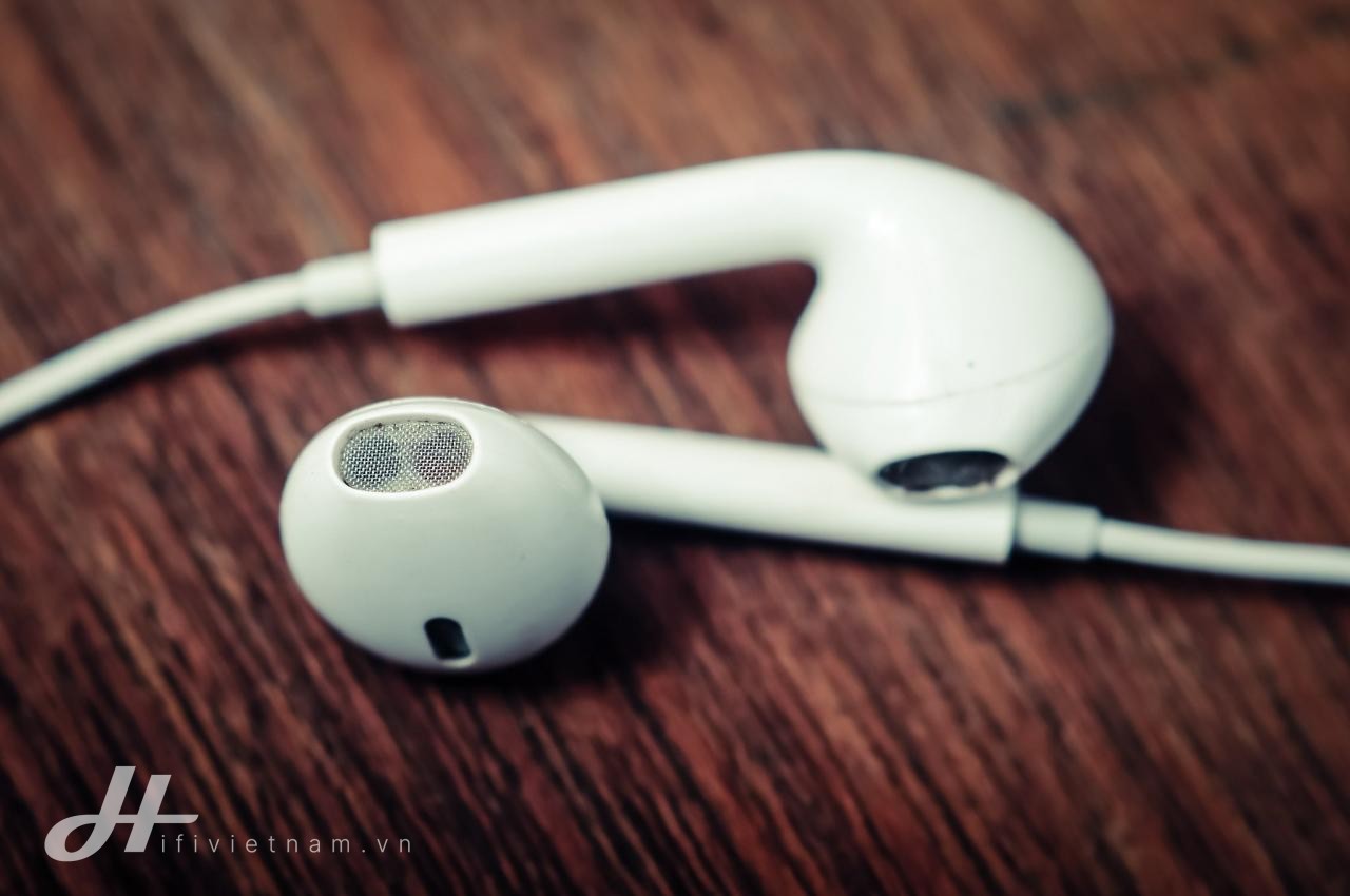 Đang tải Tinhte_audio_inear_vs_earbuds_p8.jpg…