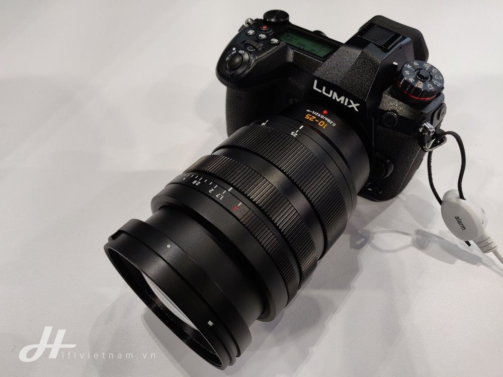 Đang tải Panasonic-Leica-DG-Vario-Summilux-10-25-mm-f1.7-lens-2.jpg…