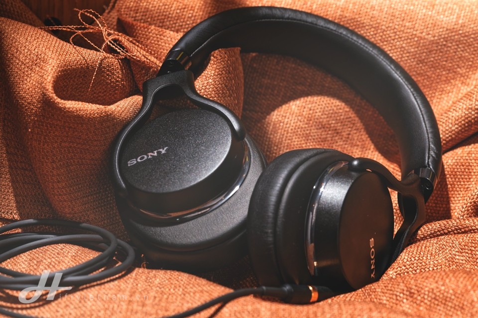 [Review] Sony MDR-1AM2 - Ly trà xanh ngọt dịu đến từ Nhật Bản của Sony