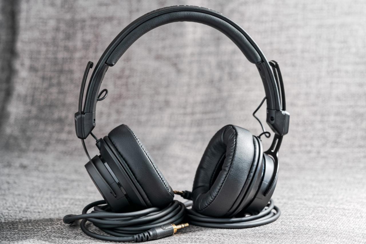 Trên tay Audio-Technica M60X - Chất âm trung tính, thiết kế gọn gàng